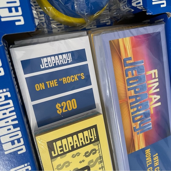 Jeopardy Deluxe Edition Board Game-America's Favorite Quiz Show - Picture 5 of 11